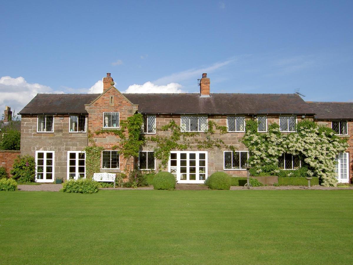 Manor Farm Egerton Bed & Breakfast Malpas  Exterior photo